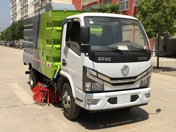 國(guó)六東風(fēng)D6掃路車(chē)（5.5立方）